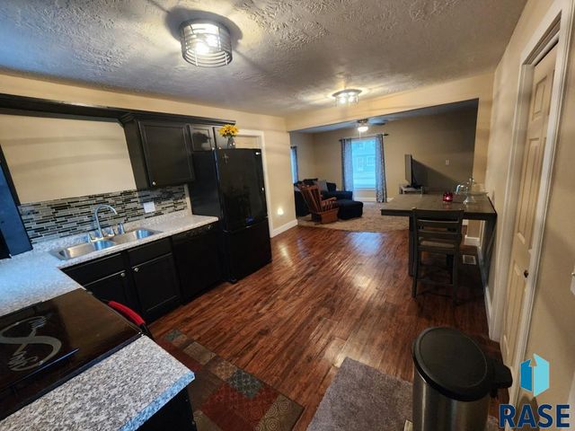 912 N Spring Ave, Sioux Falls, SD 57104