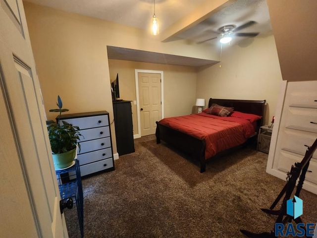 912 N Spring Ave, Sioux Falls, SD 57104