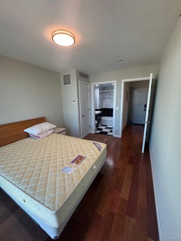 14238 37th Avenue 8B, Flushing, NY 11354