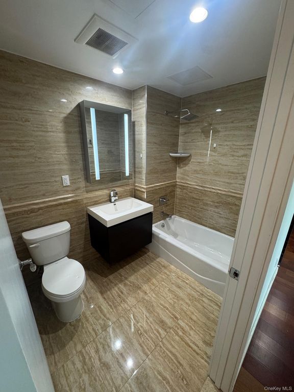 14238 37th Avenue 8B, Flushing, NY 11354 — photo 4