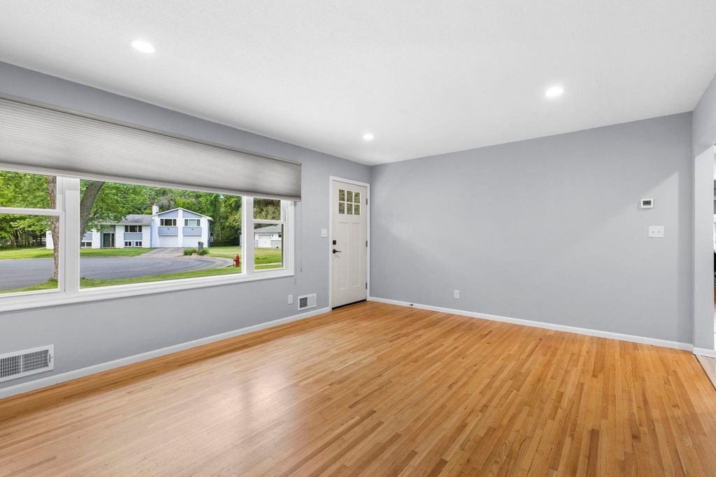 8209 Johnson Circle, Bloomington, MN 55437 — photo 5
