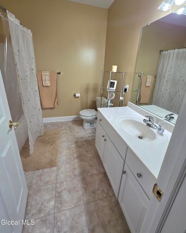 208 N Ridge 208, Troy, NY 12182