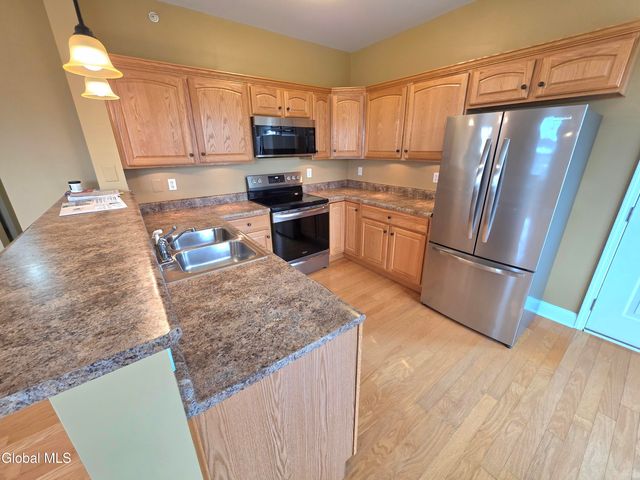 208 N Ridge 208, Troy, NY 12182