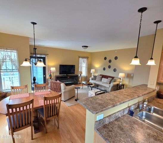 208 N Ridge 208, Troy, NY 12182