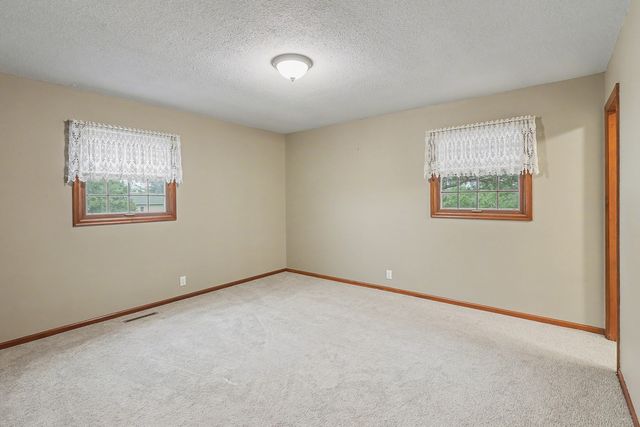 2140 Idaho Drive, Pella, IA 50219