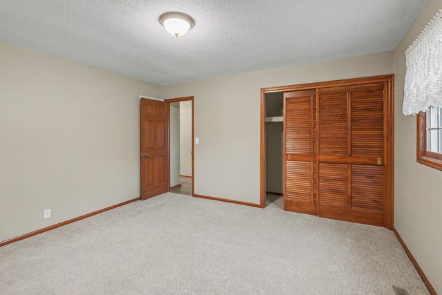 2140 Idaho Drive, Pella, IA 50219