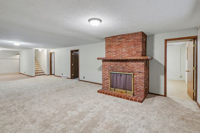 2140 Idaho Drive, Pella, IA 50219