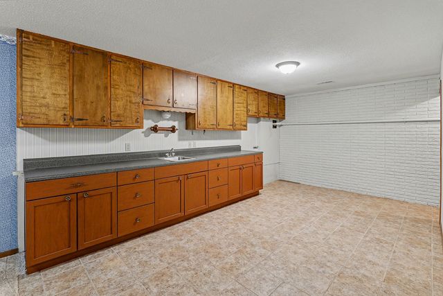 2140 Idaho Drive, Pella, IA 50219