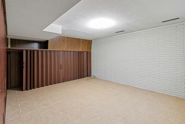 2140 Idaho Drive, Pella, IA 50219