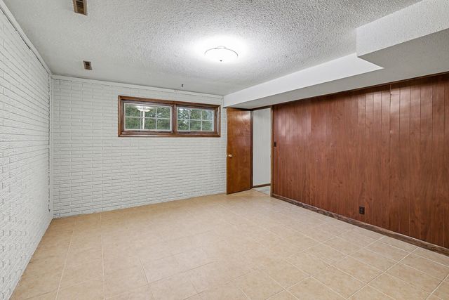 2140 Idaho Drive, Pella, IA 50219