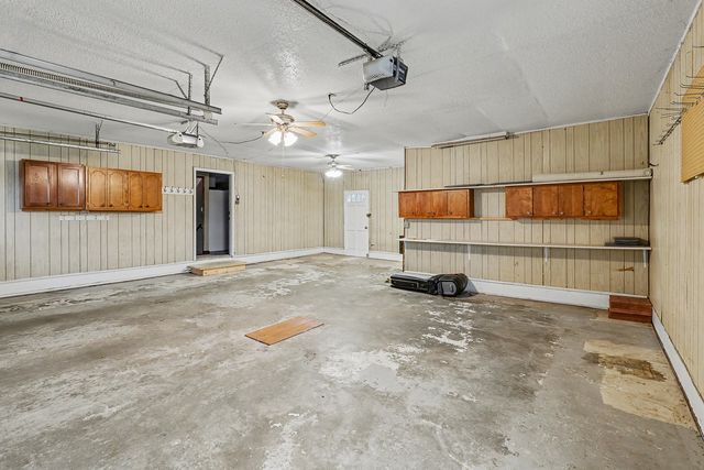 2140 Idaho Drive, Pella, IA 50219