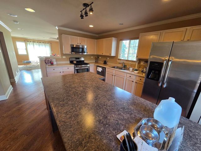 886 S Insignia Court 886, Palatine, IL 60067