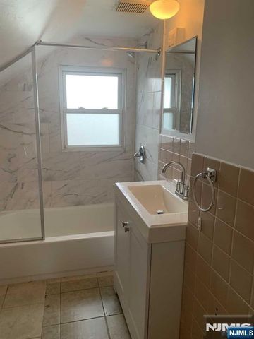 10 E Passaic Street 2, Rochelle Park, NJ 07662
