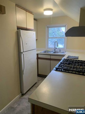 10 E Passaic Street 2, Rochelle Park, NJ 07662