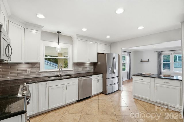 931 Hickory Nut Street, Charlotte, NC 28205