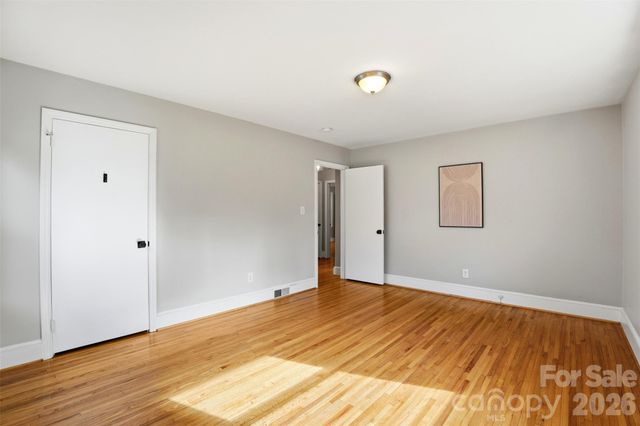 931 Hickory Nut Street, Charlotte, NC 28205