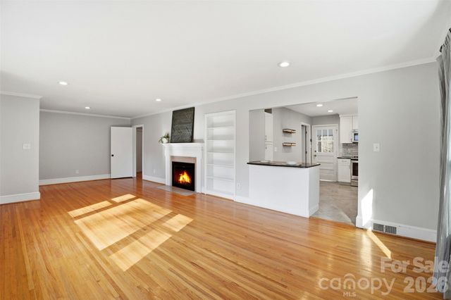 931 Hickory Nut Street, Charlotte, NC 28205