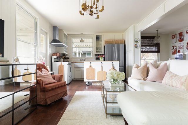 1507 Corona DR, Austin, TX 78723