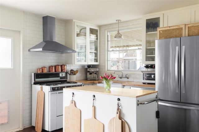 1507 Corona DR, Austin, TX 78723