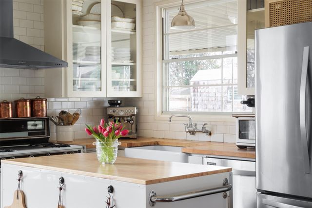 1507 Corona DR, Austin, TX 78723