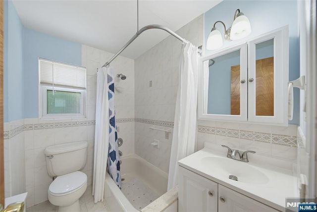 2209 Center Avenue A, Fort Lee, NJ 07024