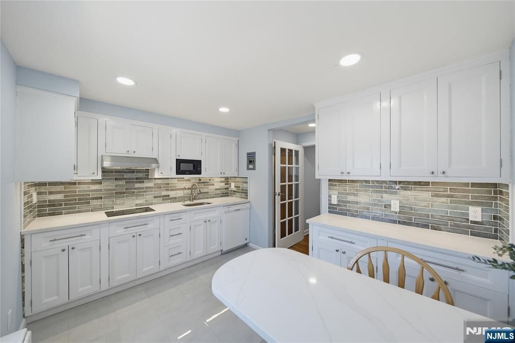 2209 Center Avenue A, Fort Lee, NJ 07024