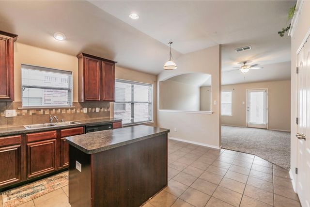 936 Furlong Drive, Grand Prairie, TX 75051