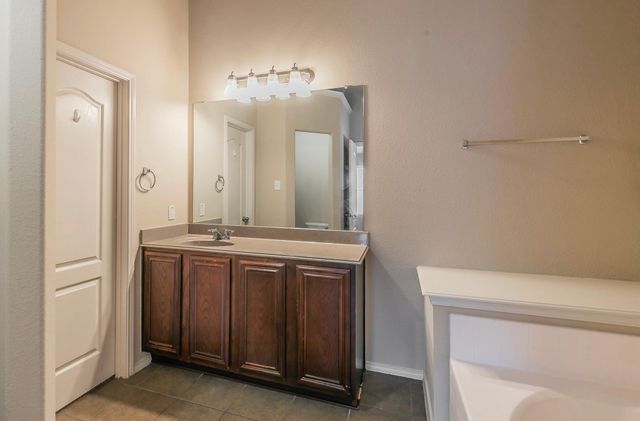 936 Furlong Drive, Grand Prairie, TX 75051