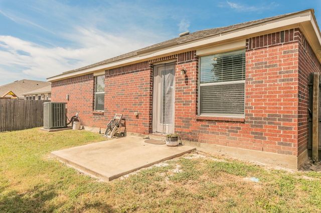 936 Furlong Drive, Grand Prairie, TX 75051