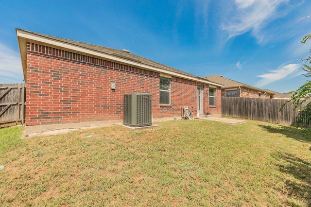936 Furlong Drive, Grand Prairie, TX 75051