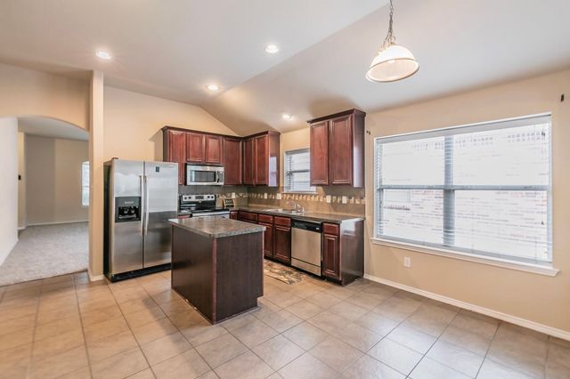 936 Furlong Drive, Grand Prairie, TX 75051