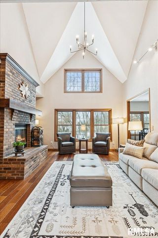 2960 265TH Street, De Witt, IA 52742