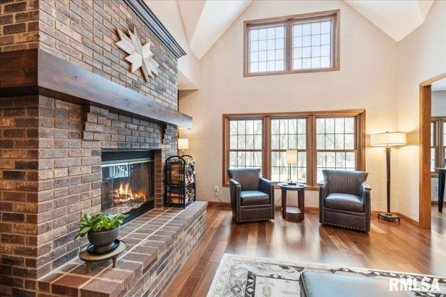 2960 265TH Street, De Witt, IA 52742