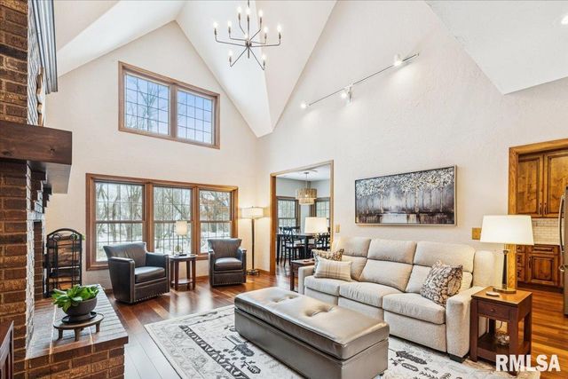 2960 265TH Street, De Witt, IA 52742