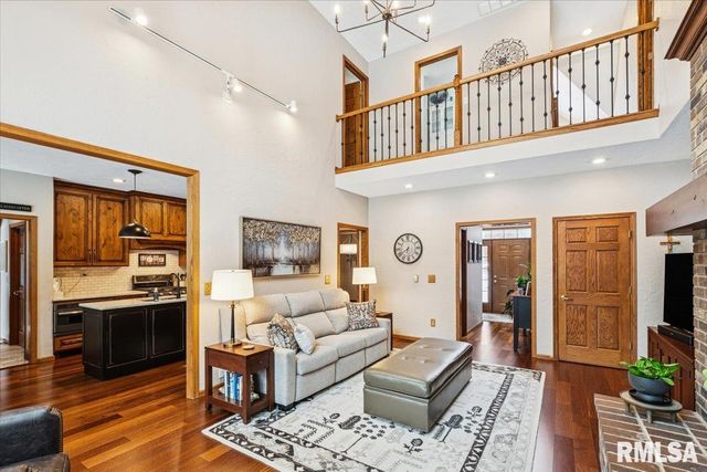 2960 265TH Street, De Witt, IA 52742