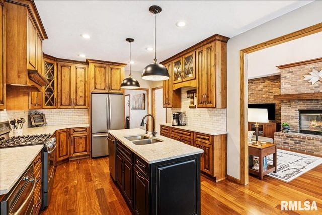 2960 265TH Street, De Witt, IA 52742