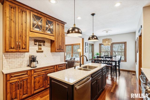 2960 265TH Street, De Witt, IA 52742