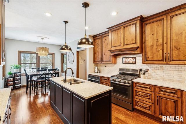 2960 265TH Street, De Witt, IA 52742