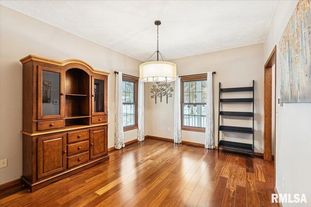 2960 265TH Street, De Witt, IA 52742