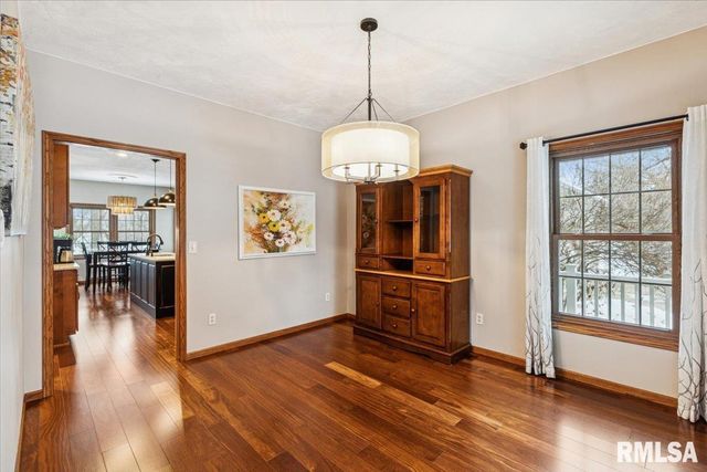 2960 265TH Street, De Witt, IA 52742