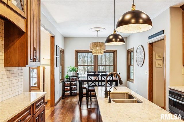 2960 265TH Street, De Witt, IA 52742