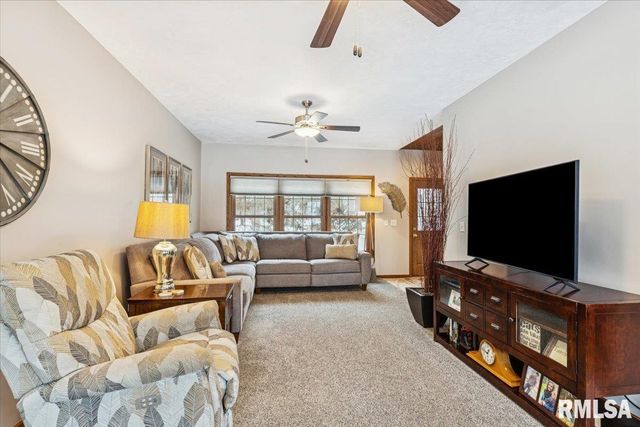 2960 265TH Street, De Witt, IA 52742