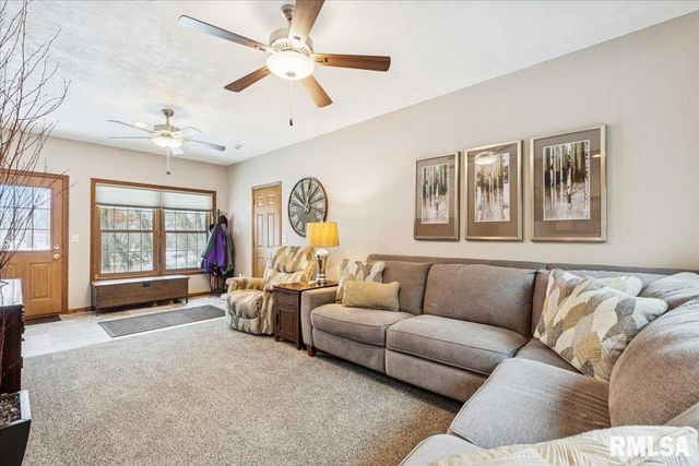 2960 265TH Street, De Witt, IA 52742