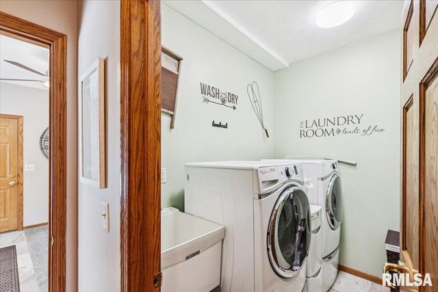 2960 265TH Street, De Witt, IA 52742