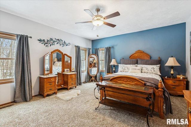 2960 265TH Street, De Witt, IA 52742