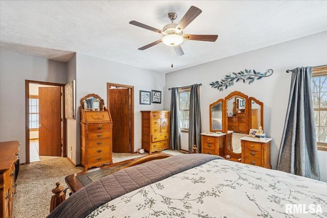 2960 265TH Street, De Witt, IA 52742