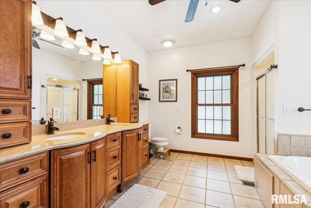 2960 265TH Street, De Witt, IA 52742