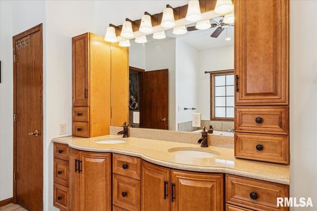 2960 265TH Street, De Witt, IA 52742