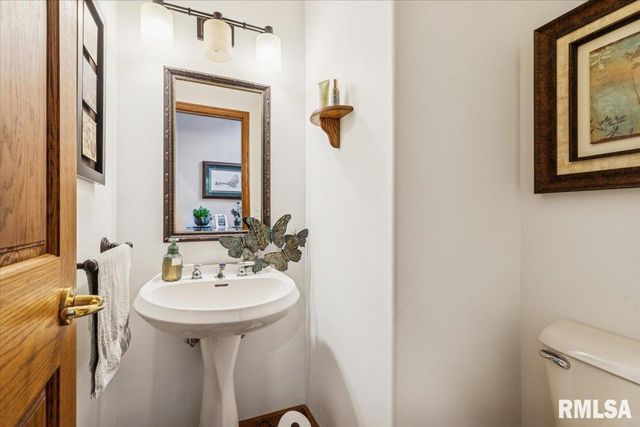 2960 265TH Street, De Witt, IA 52742