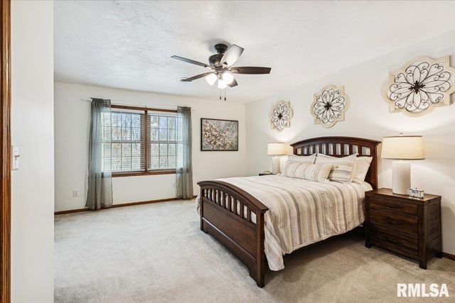 2960 265TH Street, De Witt, IA 52742